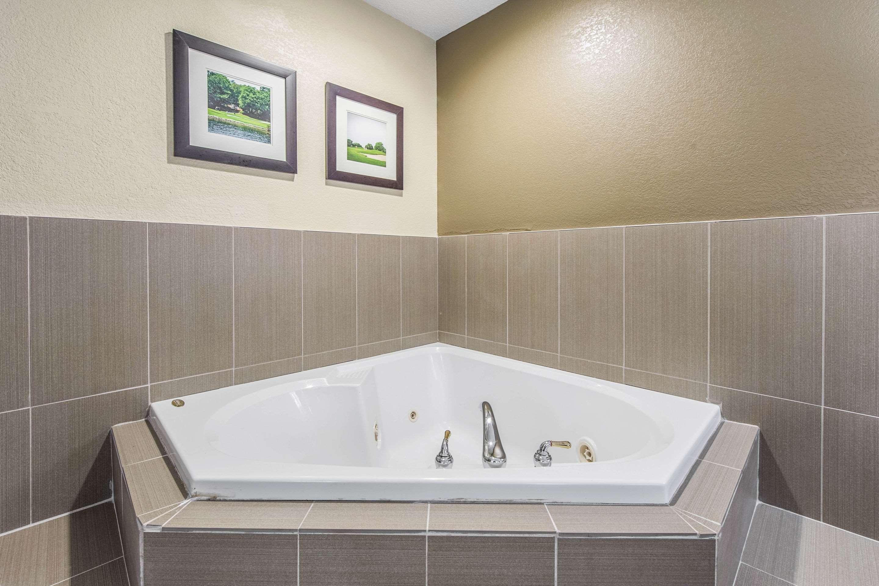 Comfort Inn & Suites Greenwood Near University Exteriér fotografie